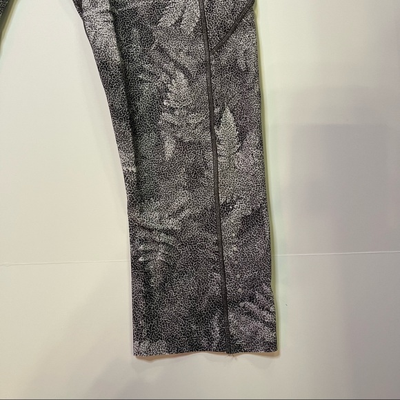 Lululemon Fast & Free Crop (19")
Kindred Spirit Alpine White Multi Size 6 - Picture 4 of 16